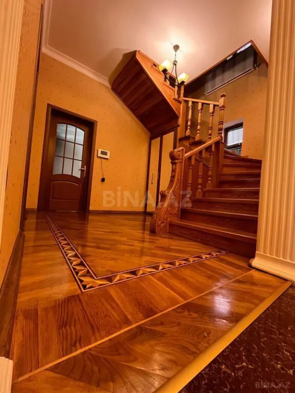 Satılır 7 otaqlı həyət evi 250 m²