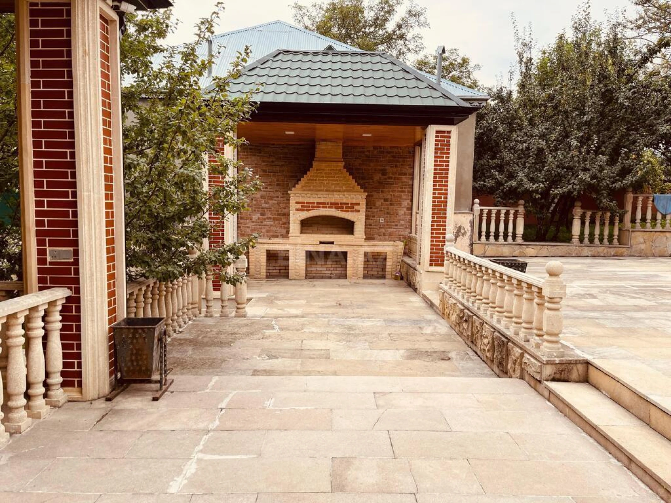 Satılır 7 otaqlı həyət evi 250 m²