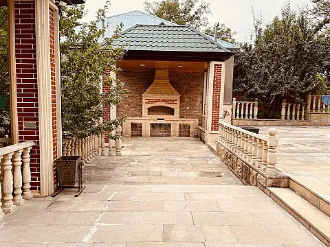 Satılır 7 otaqlı həyət evi 250 m²