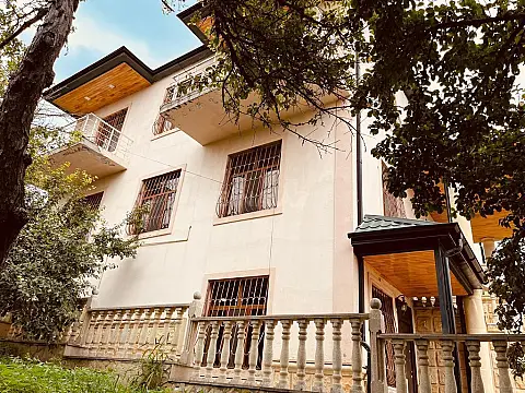 Satılır 7 otaqlı həyət evi 250 m²