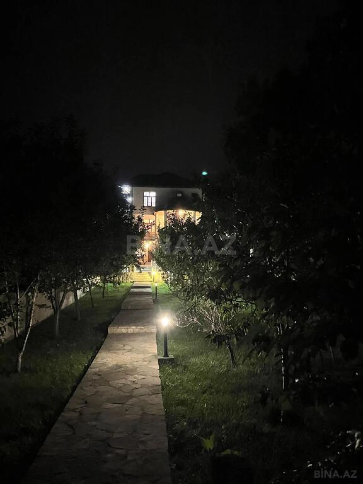 Satılır 7 otaqlı həyət evi 250 m²