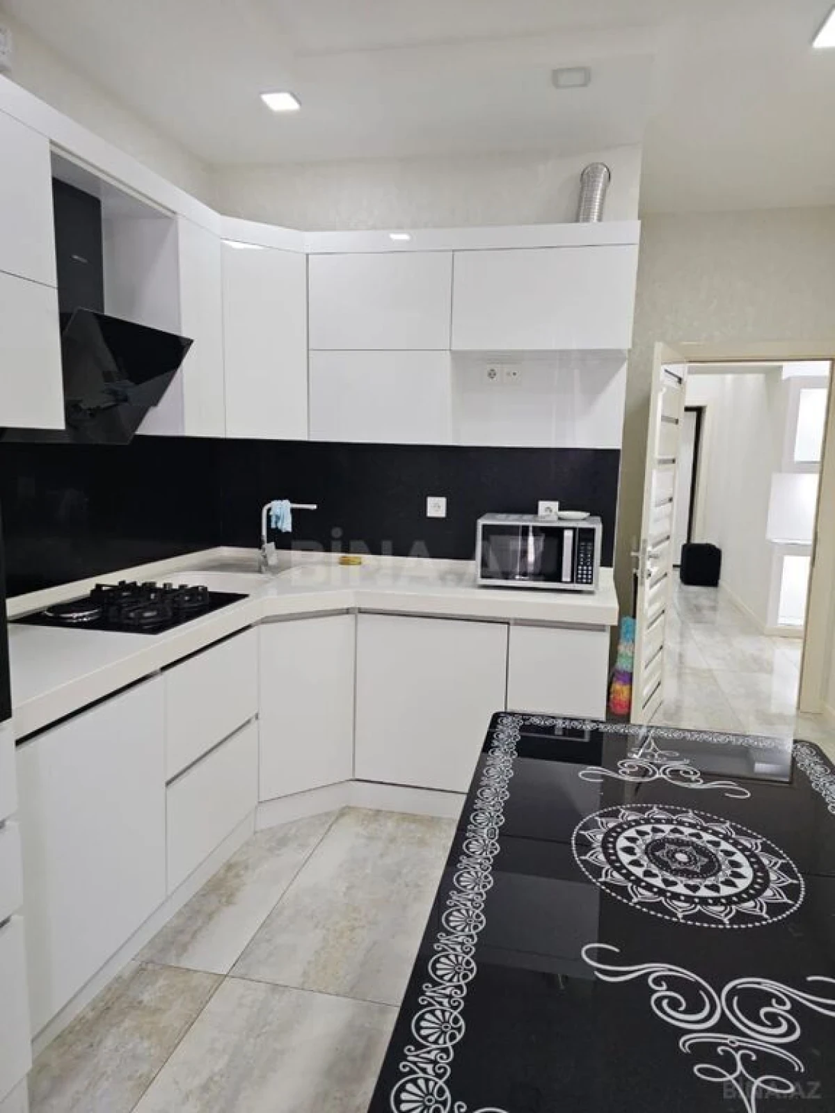 Kirayə verilir 3 otaqlı mənzil 120 m²