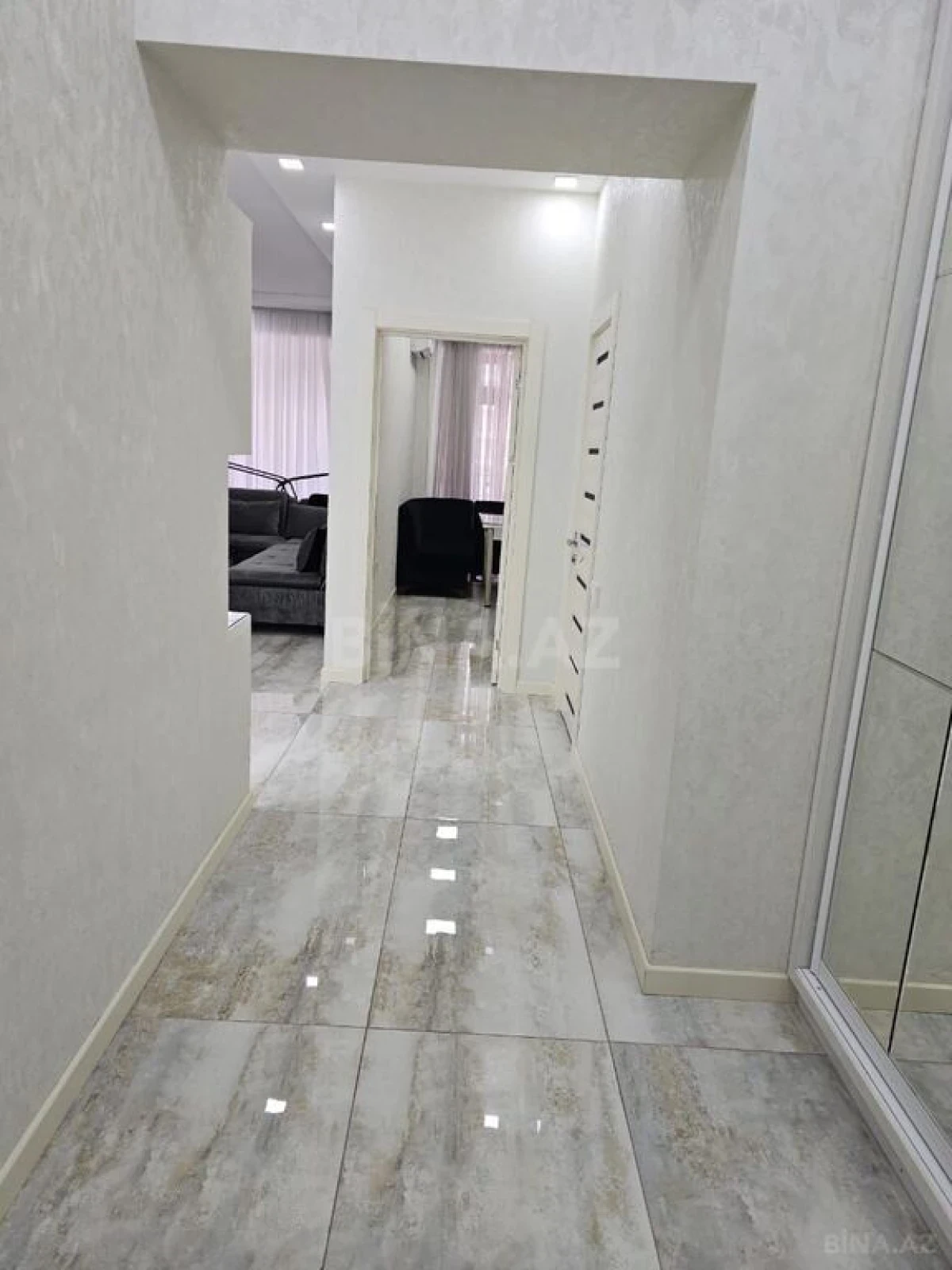 Kirayə verilir 3 otaqlı mənzil 120 m²