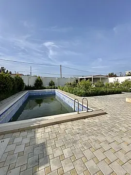 Satılır 5 otaqlı həyət evi 210 m²