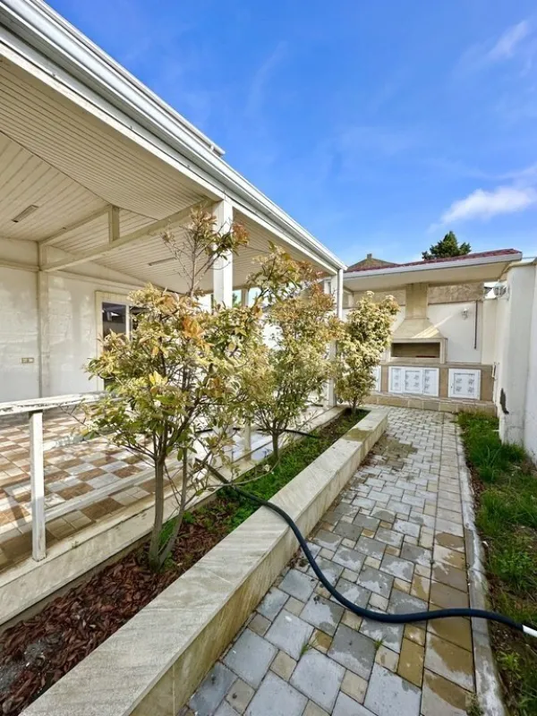 Satılır 5 otaqlı həyət evi 210 m²