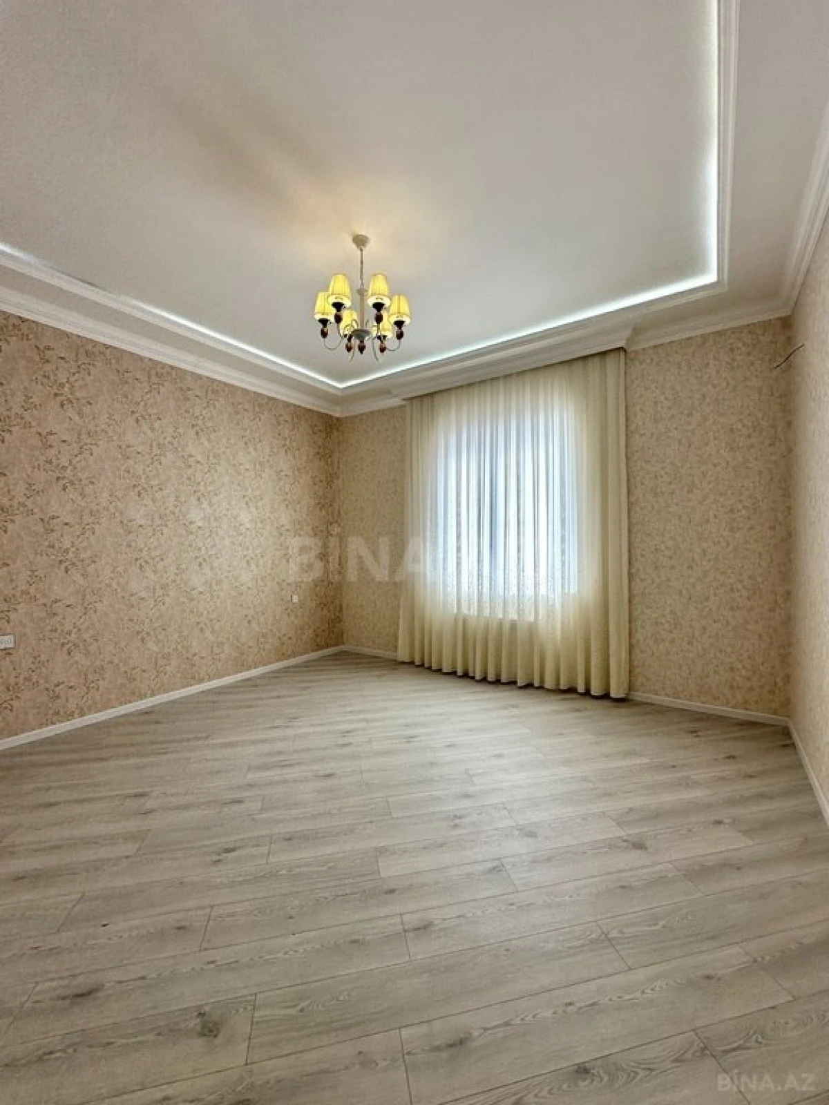 Satılır 5 otaqlı həyət evi 210 m²