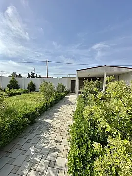 Satılır 5 otaqlı həyət evi 210 m²