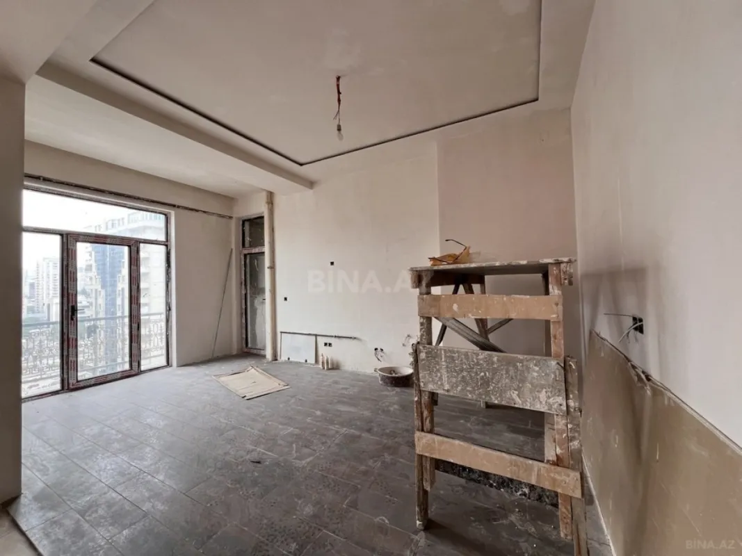 Satılır 4 otaqlı mənzil 150 m²