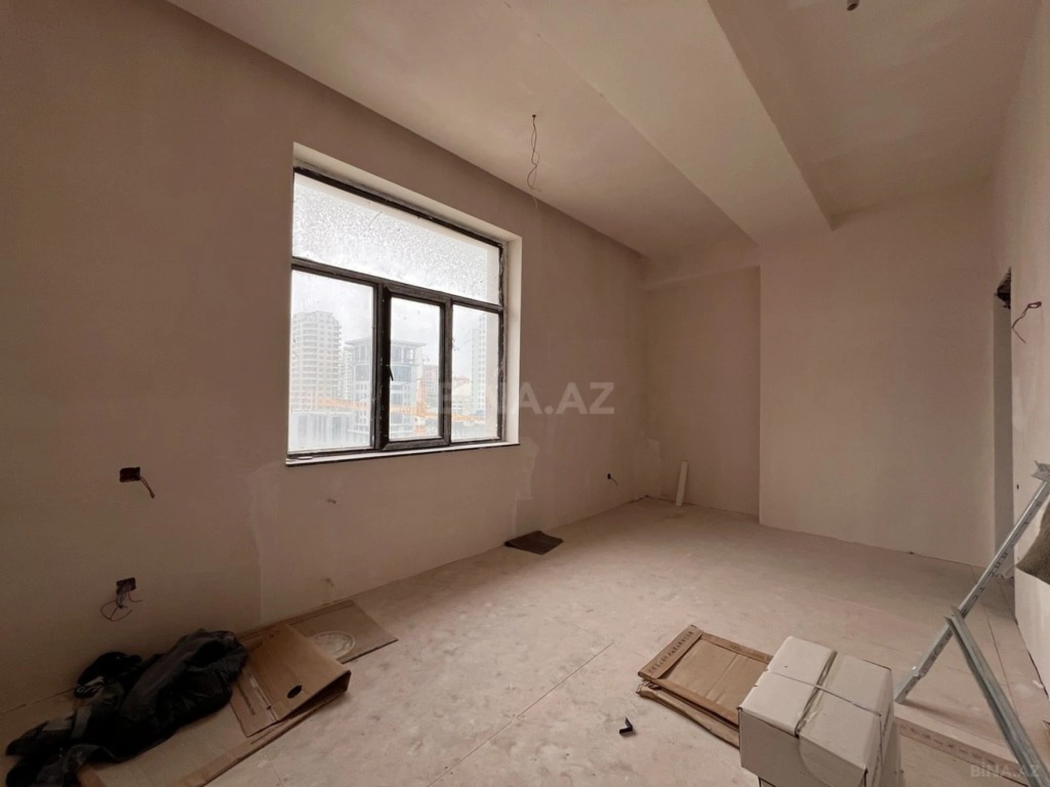 Satılır 4 otaqlı mənzil 150 m²