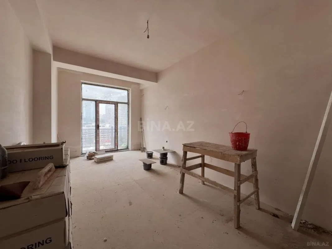 Satılır 4 otaqlı mənzil 150 m²