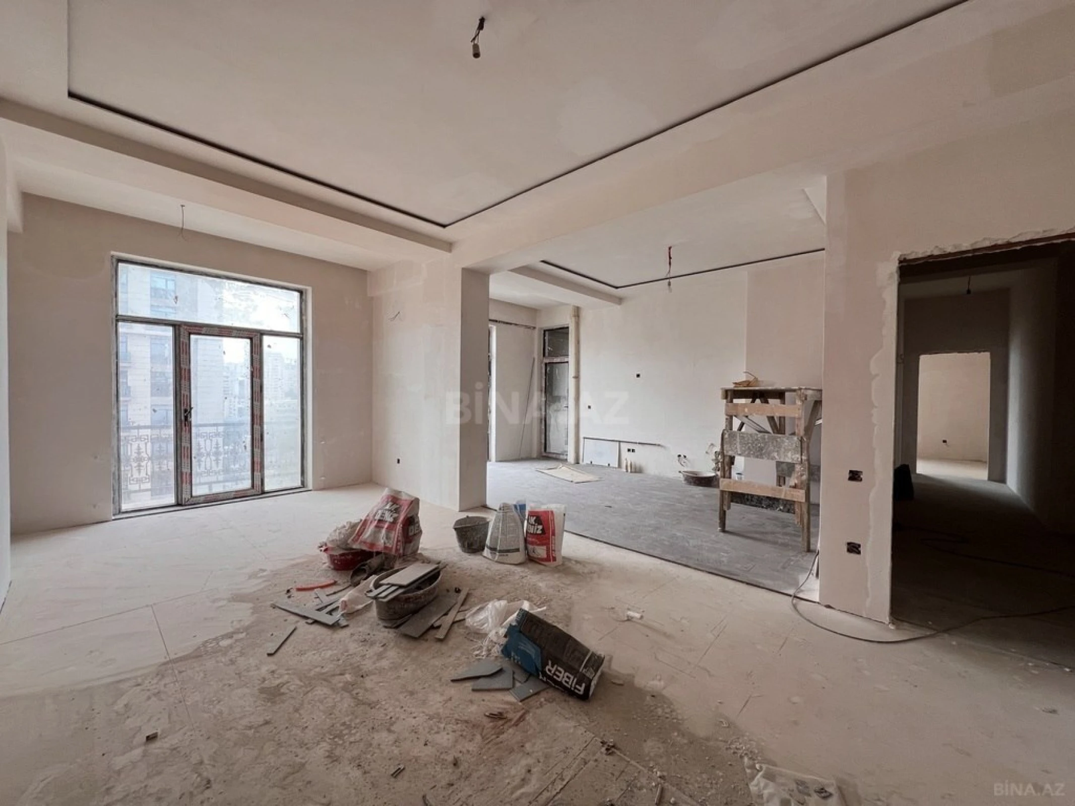 Satılır 4 otaqlı mənzil 150 m²