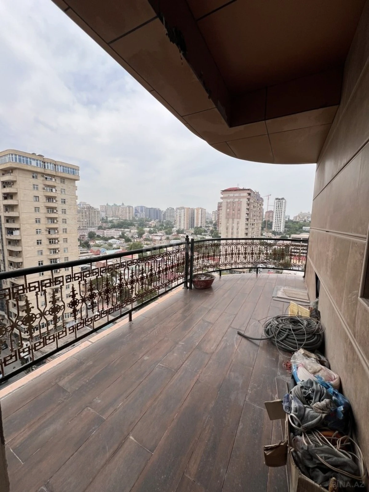Satılır 4 otaqlı mənzil 150 m²