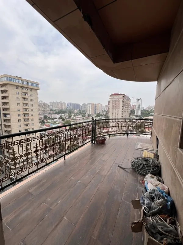 Satılır 4 otaqlı mənzil 150 m²