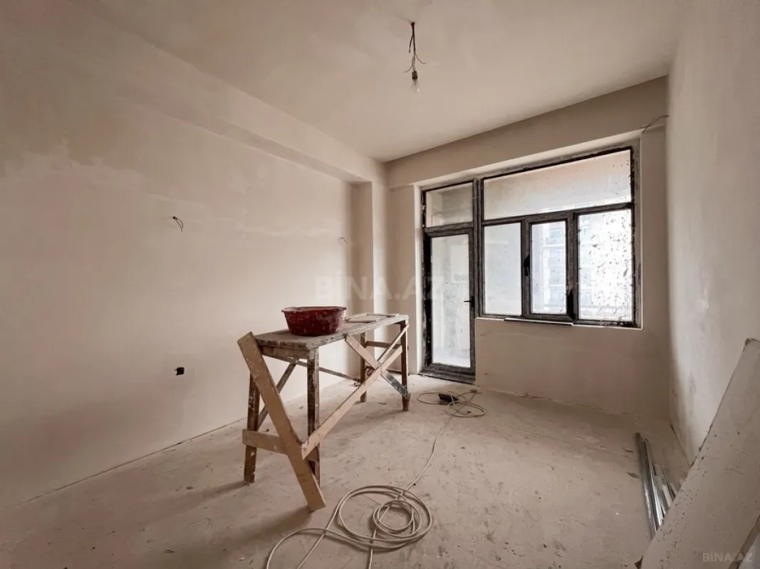 Satılır 4 otaqlı mənzil 150 m²