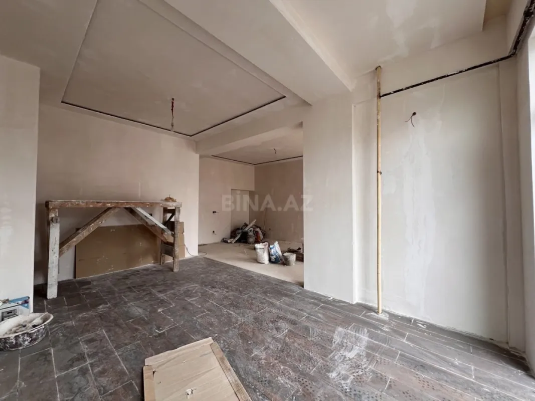 Satılır 4 otaqlı mənzil 150 m²
