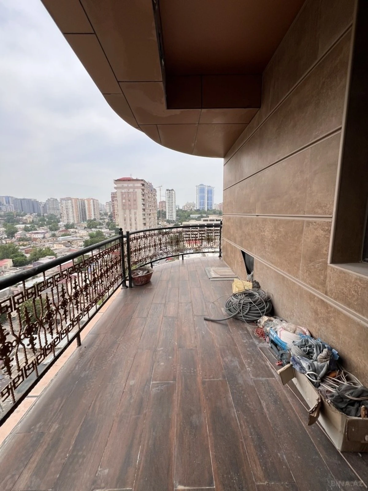 Satılır 4 otaqlı mənzil 150 m²