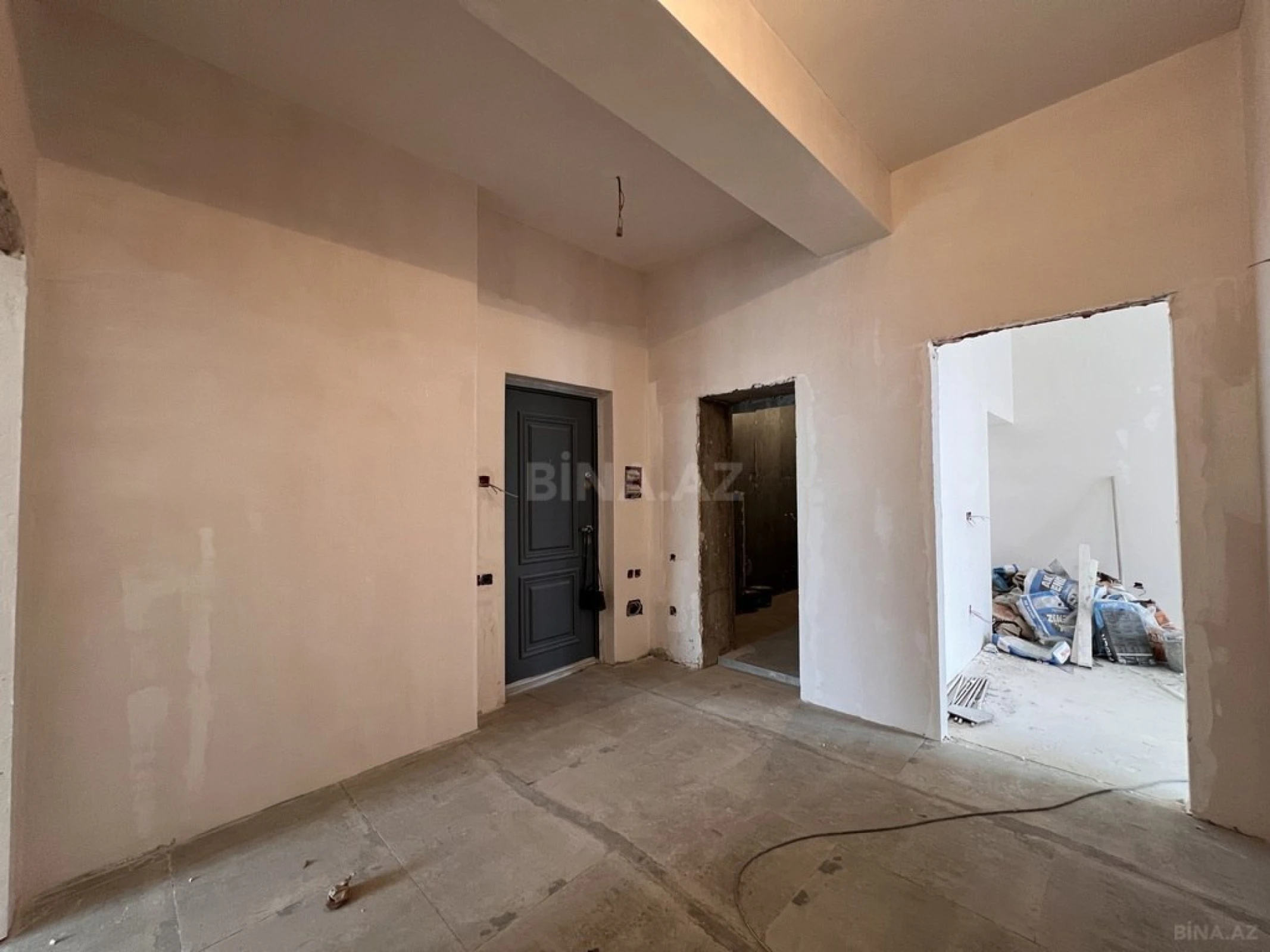 Satılır 4 otaqlı mənzil 150 m²