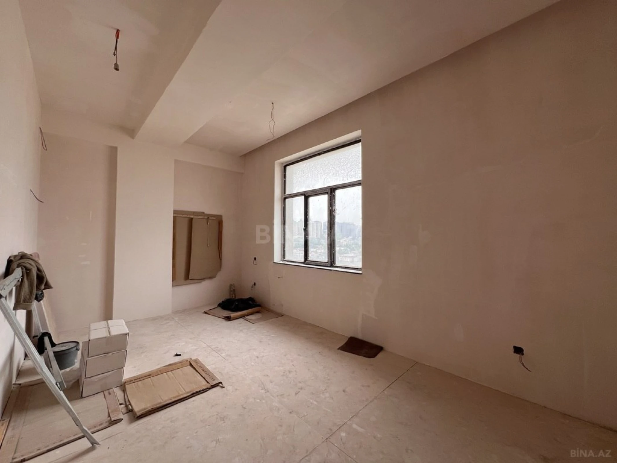 Satılır 4 otaqlı mənzil 150 m²