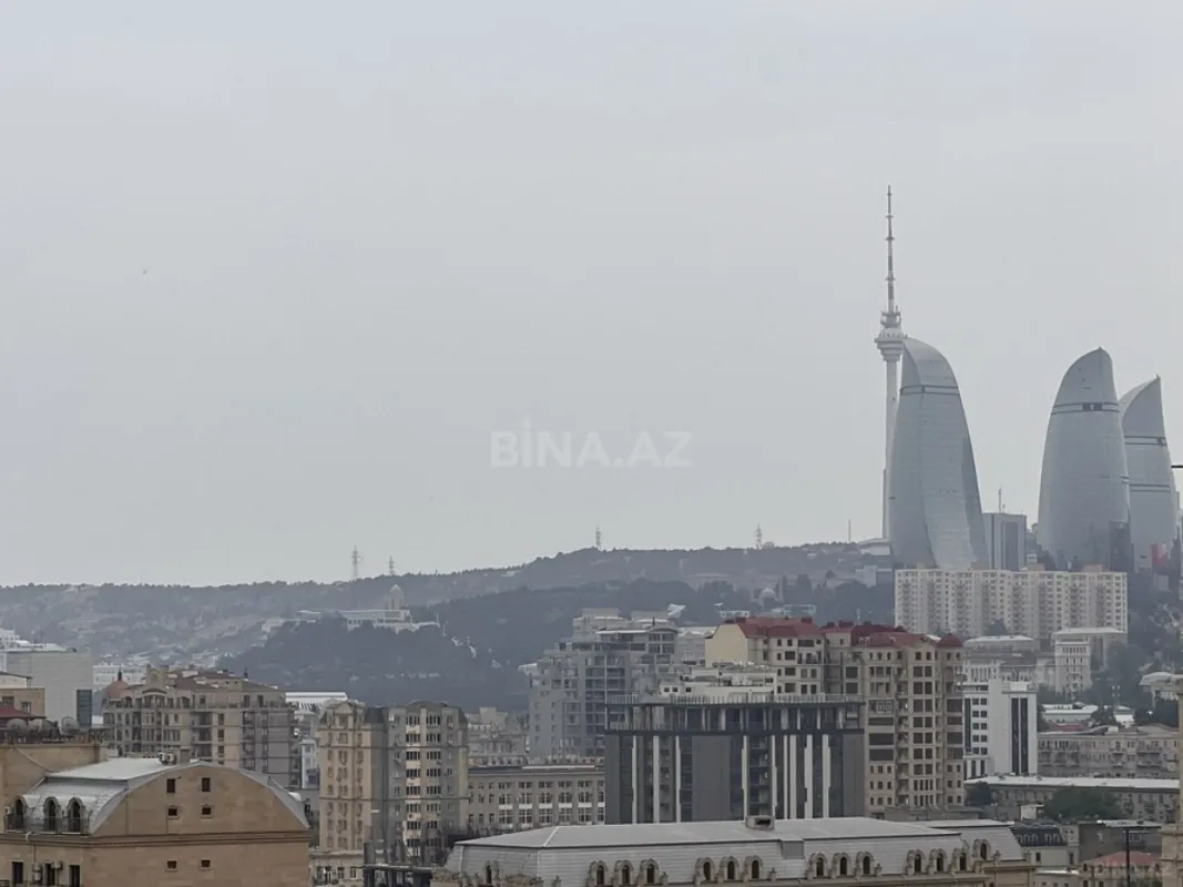 Satılır 4 otaqlı mənzil 150 m²