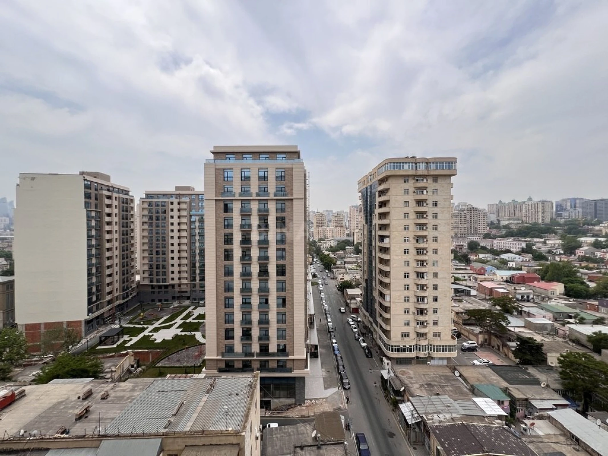 Satılır 4 otaqlı mənzil 150 m²