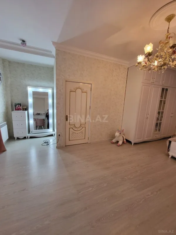 Satılır 4 otaqlı həyət evi 240 m²