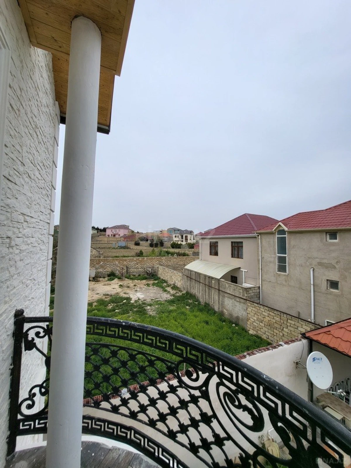 Satılır 4 otaqlı həyət evi 240 m²