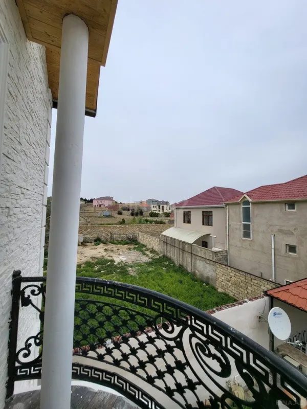 Satılır 4 otaqlı həyət evi 240 m²