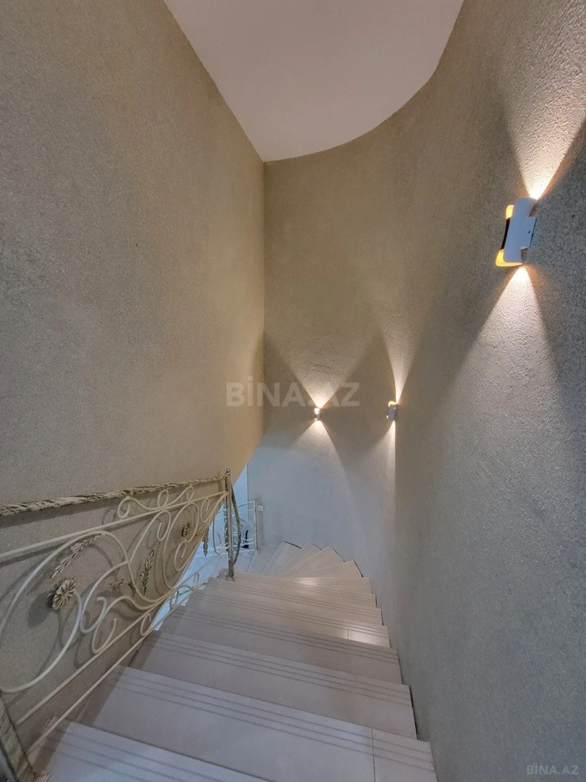 Satılır 4 otaqlı həyət evi 240 m²