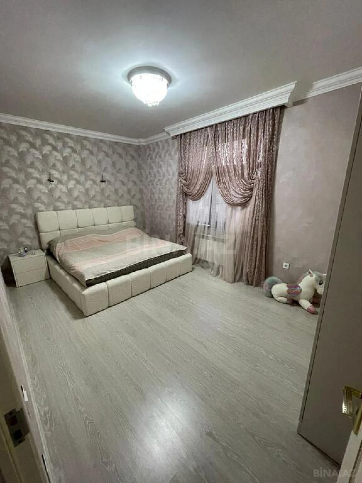 Satılır 4 otaqlı həyət evi 240 m²
