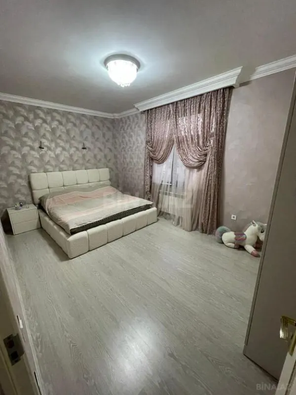 Satılır 4 otaqlı həyət evi 240 m²