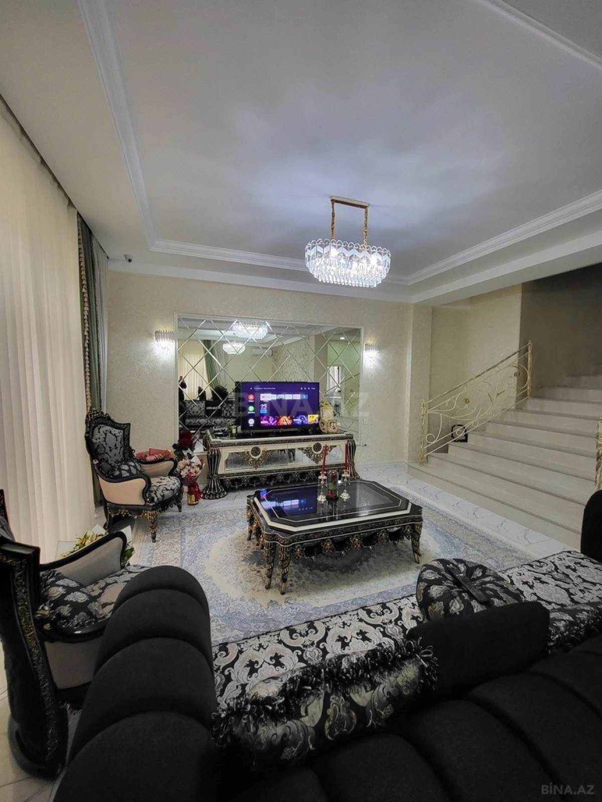 Satılır 4 otaqlı həyət evi 240 m²