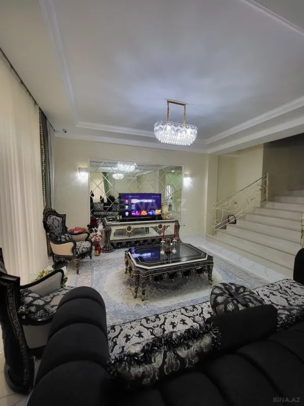 Satılır 4 otaqlı həyət evi 240 m²
