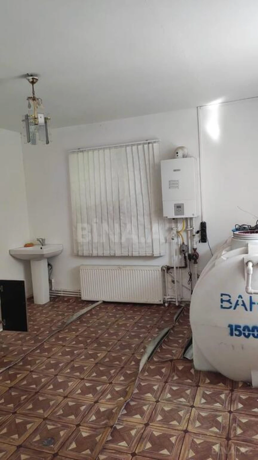 Satılır 8 otaqlı həyət evi 450 m²