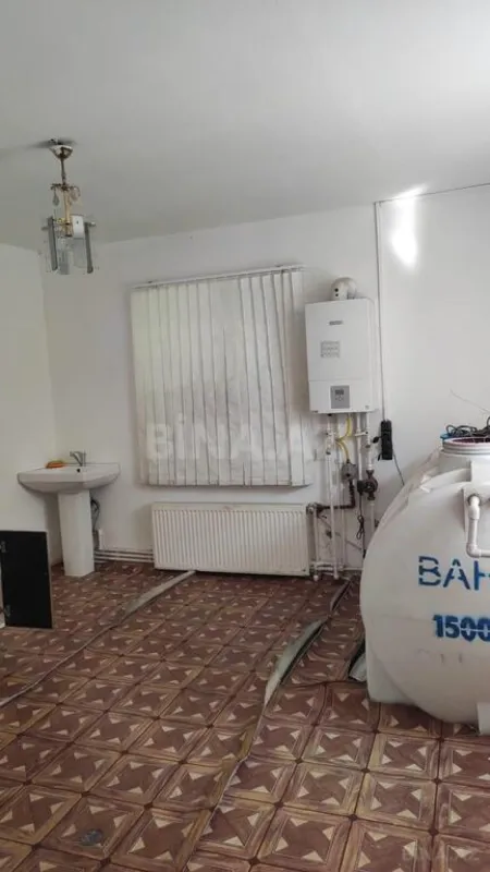 Satılır 8 otaqlı həyət evi 450 m²