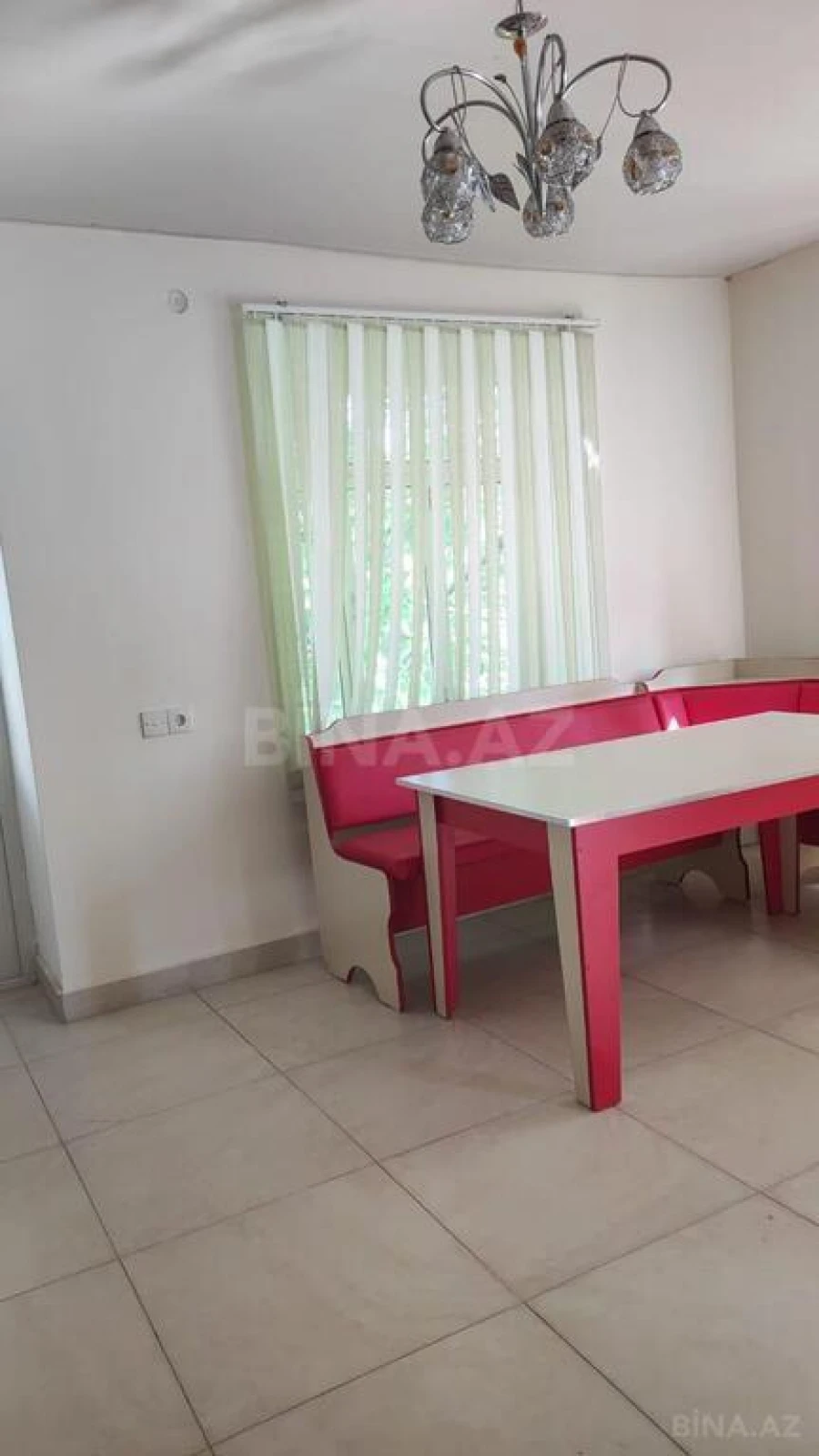 Satılır 8 otaqlı həyət evi 450 m²