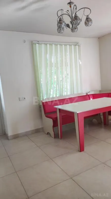 Satılır 8 otaqlı həyət evi 450 m²