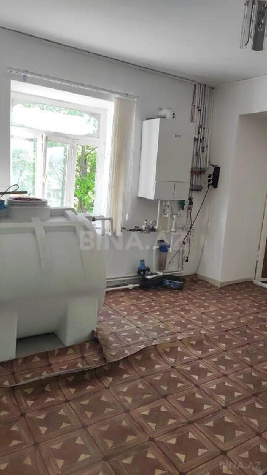 Satılır 8 otaqlı həyət evi 450 m²