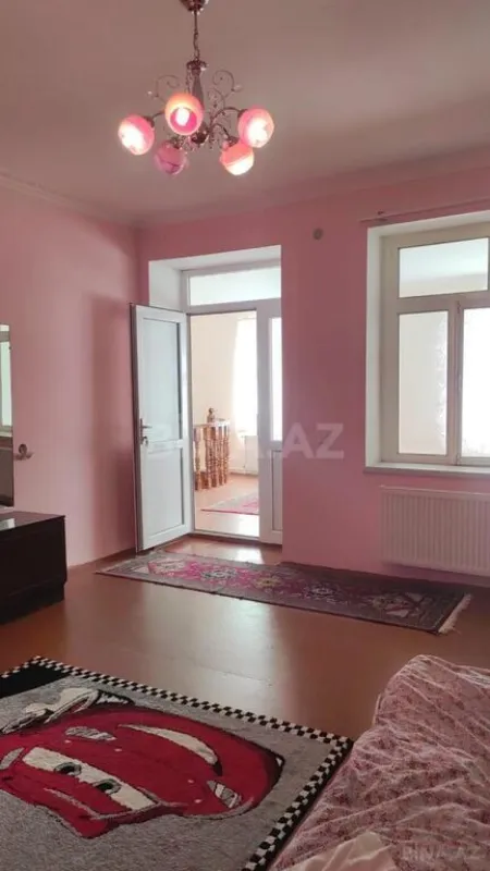 Satılır 8 otaqlı həyət evi 450 m²