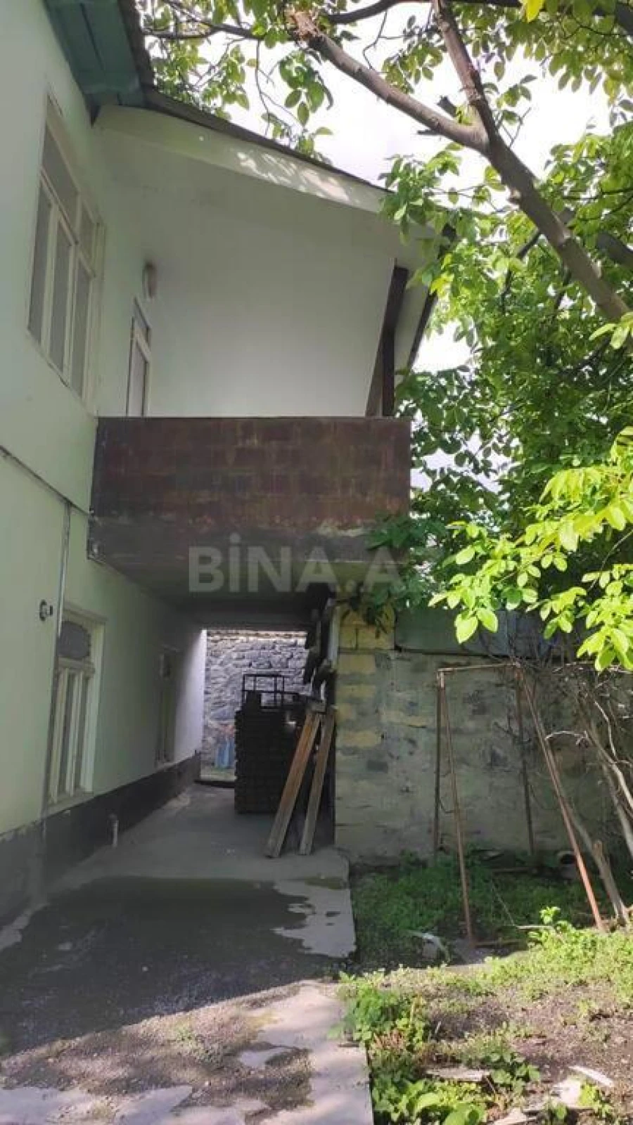 Satılır 8 otaqlı həyət evi 450 m²