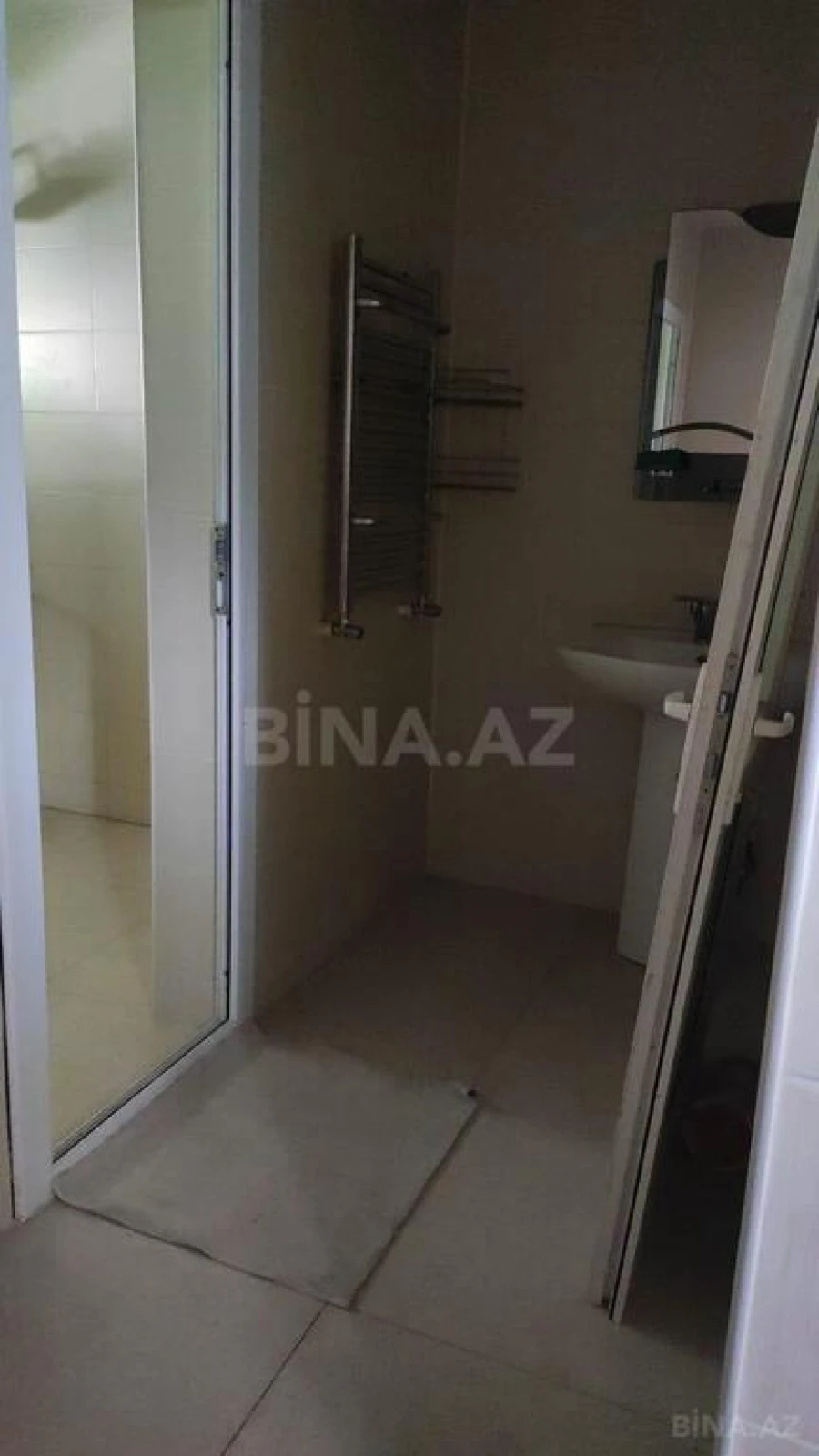 Satılır 8 otaqlı həyət evi 450 m²