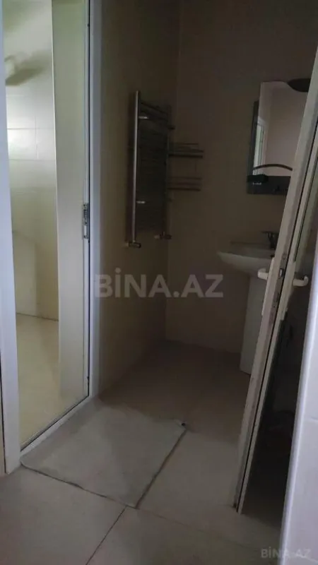 Satılır 8 otaqlı həyət evi 450 m²