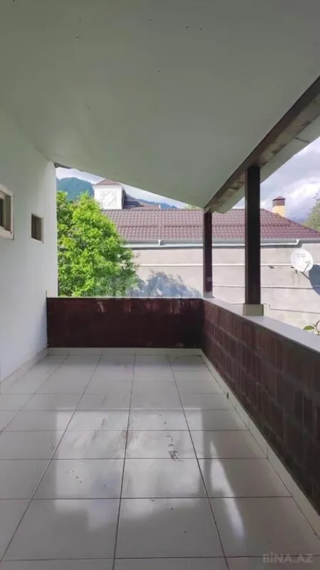 Satılır 8 otaqlı həyət evi 450 m²