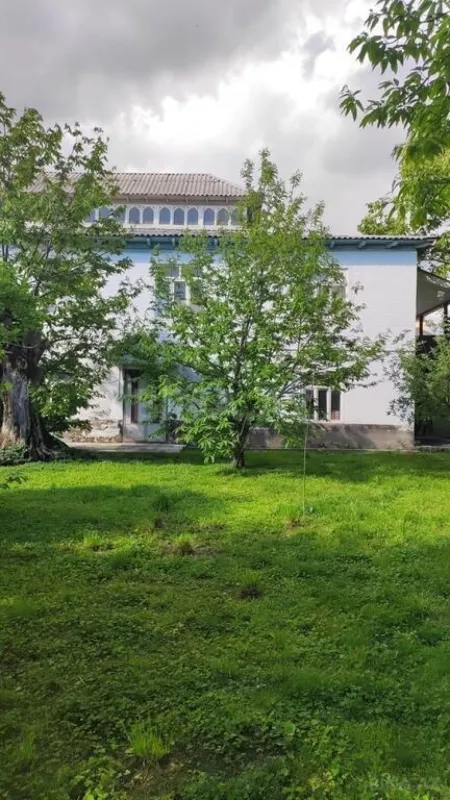 Satılır 8 otaqlı həyət evi 450 m²