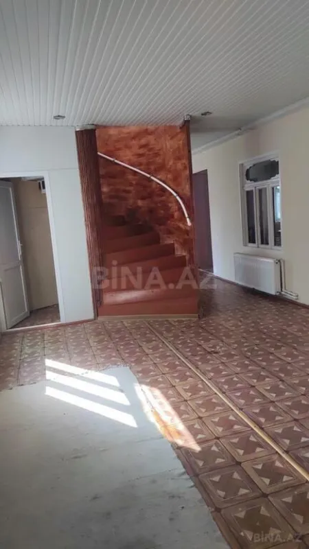 Satılır 8 otaqlı həyət evi 450 m²