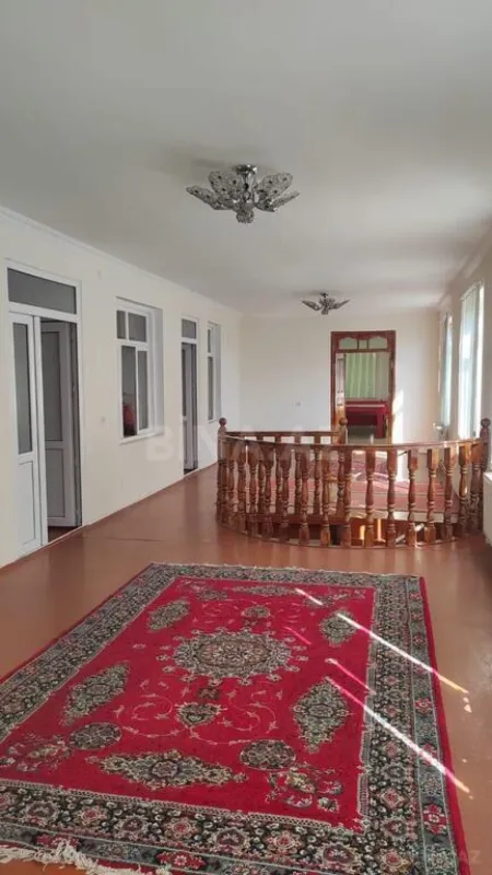 Satılır 8 otaqlı həyət evi 450 m²