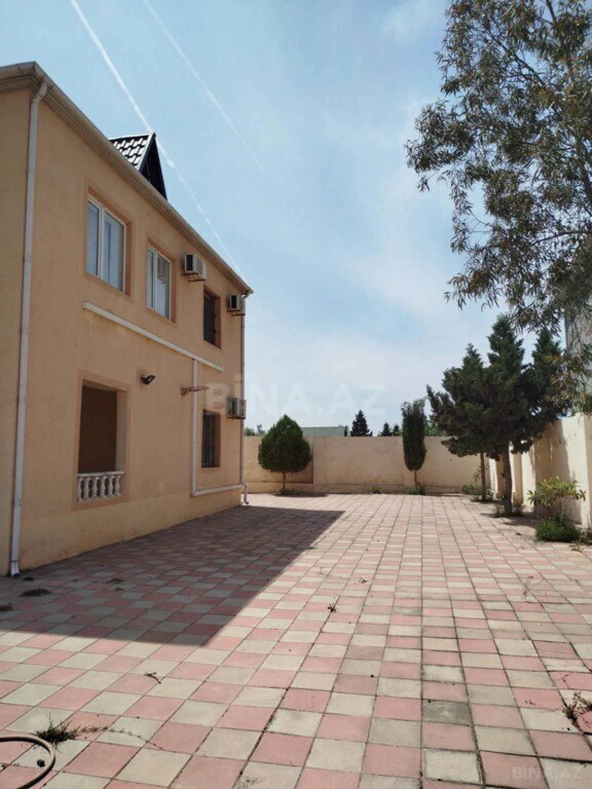 Satılır 6 otaqlı həyət evi 240 m²