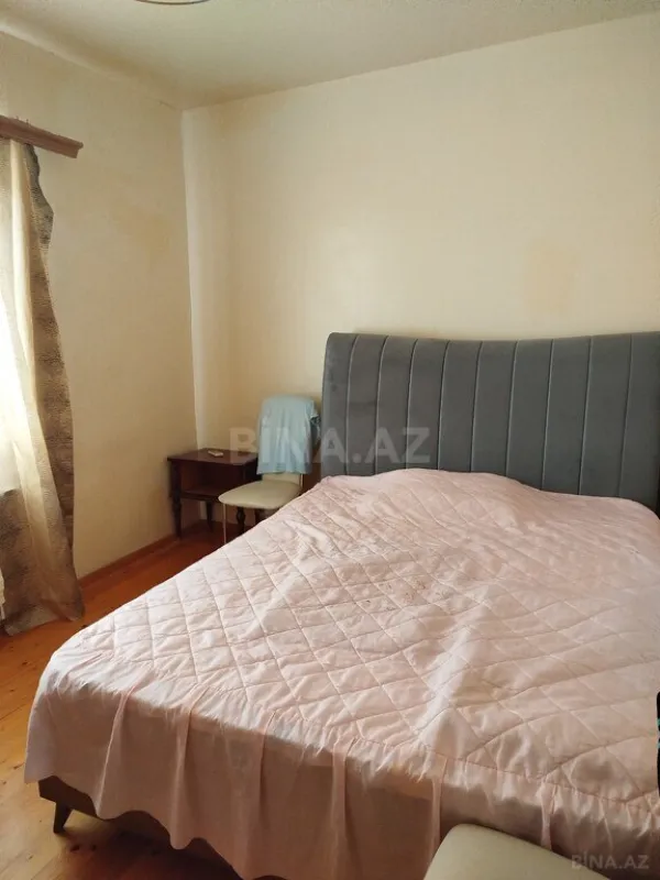 Satılır 6 otaqlı həyət evi 240 m²