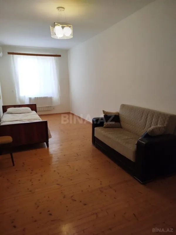 Satılır 6 otaqlı həyət evi 240 m²