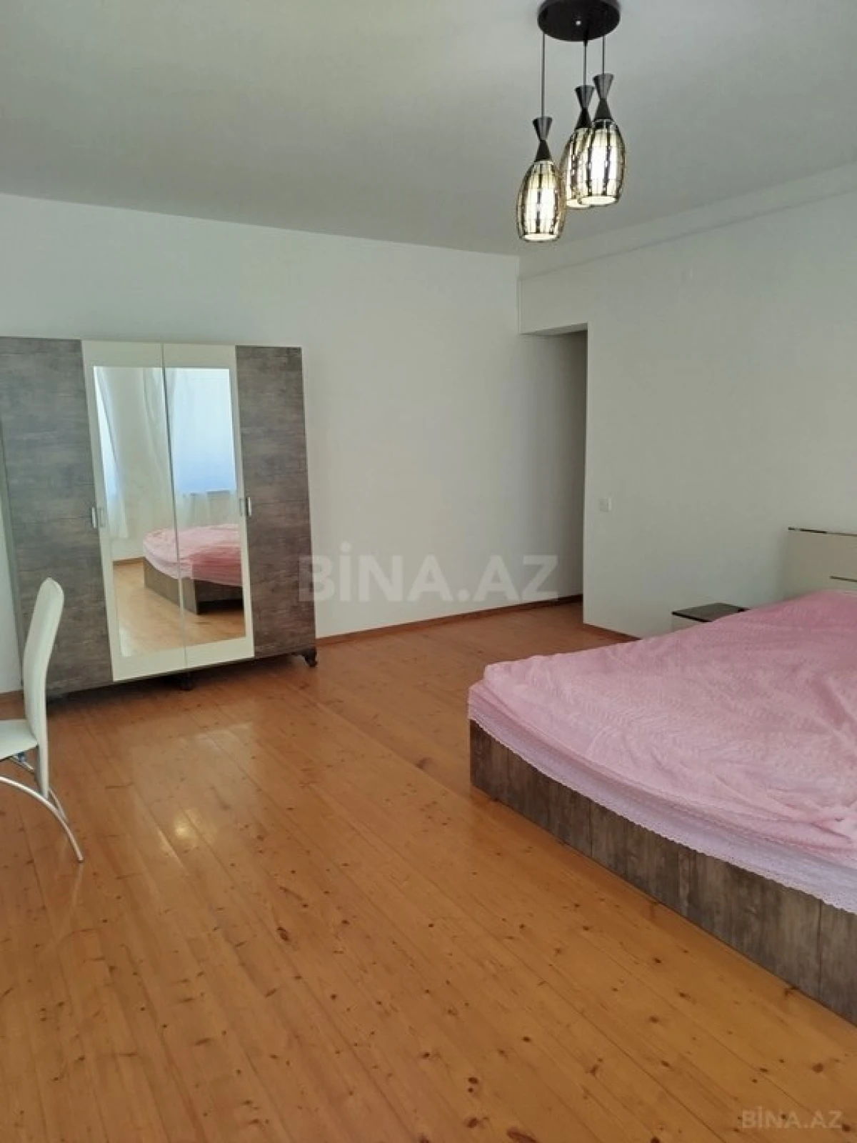 Satılır 6 otaqlı həyət evi 240 m²
