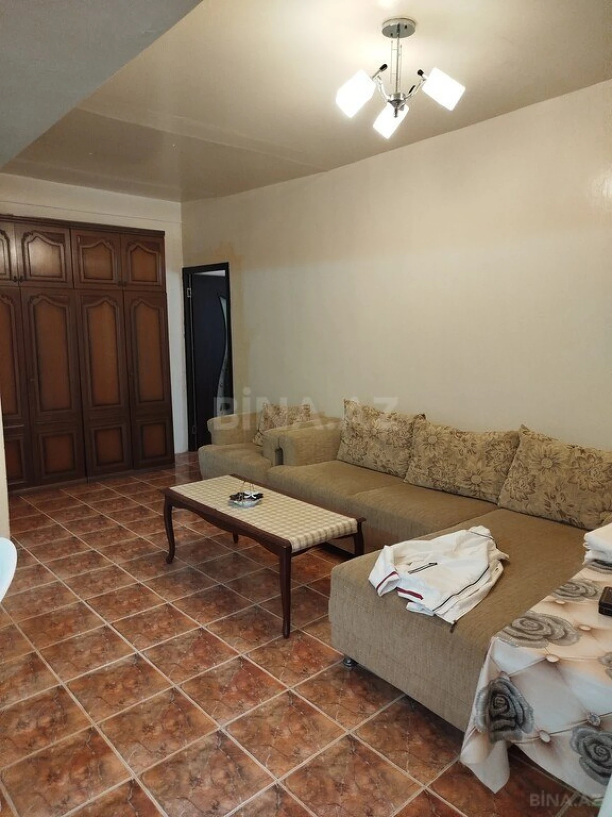 Satılır 6 otaqlı həyət evi 240 m²